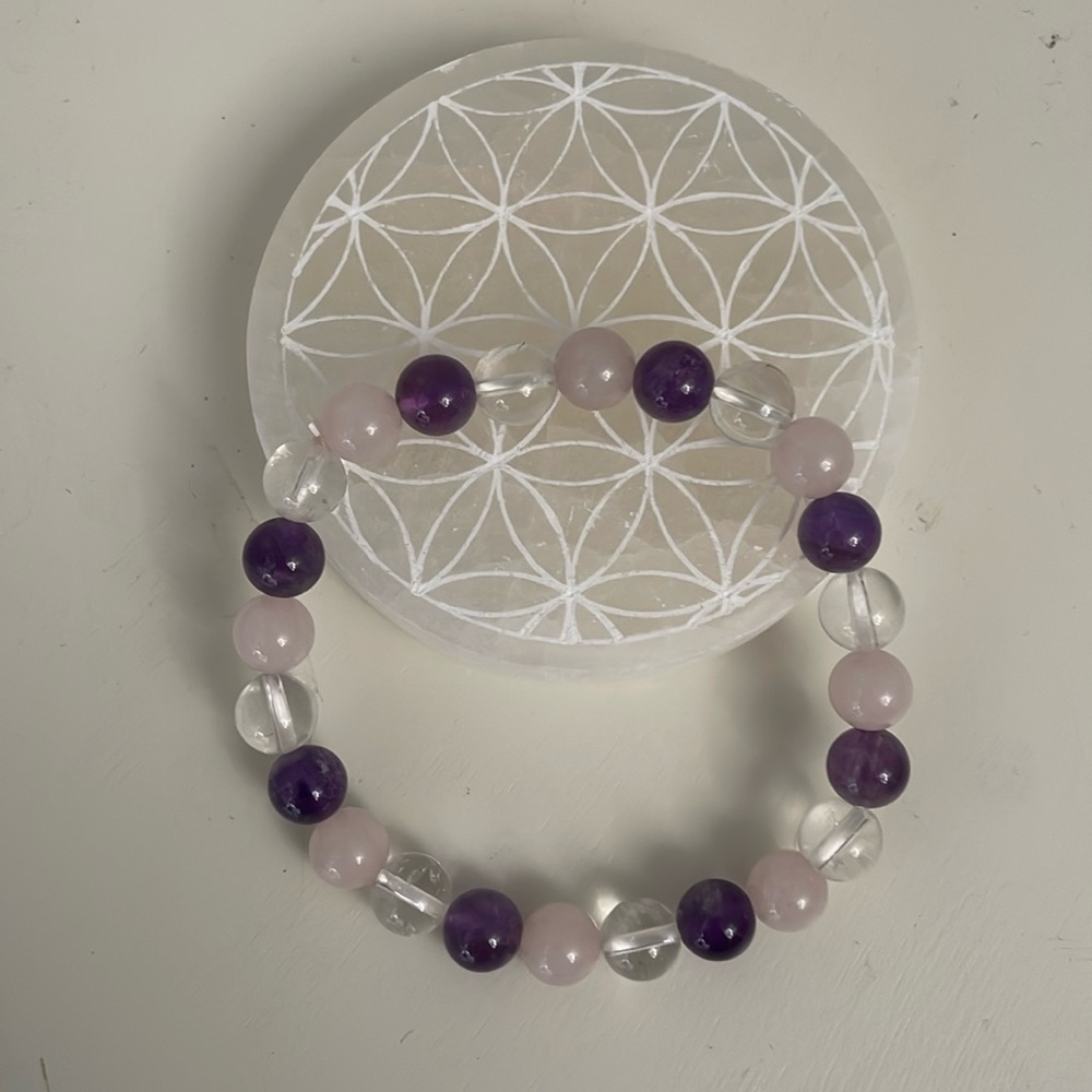 Selenite flower plate with rose quartz, amethyst and clear quartz bracelet